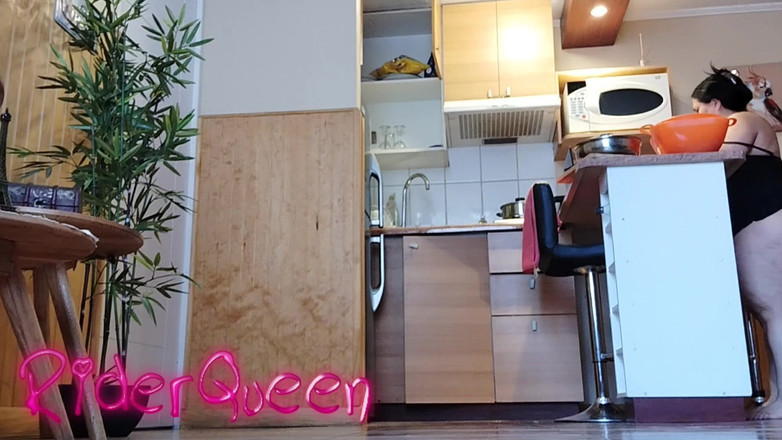 Riderqueen BBW Step Mom Latina Ebony: Chỉ có tôi riderqueen đít bự bbw máy bay bà già...