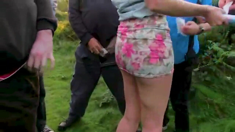 Creampie Clinic: Une Britannique Blonde Suce En Dogging