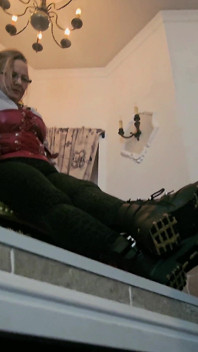 Monika Schmidt Schmutzige Schuhsohlen Lecken Riesin Stiefelanbetung