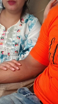 Śliczne Desi Indyjski Piękny Saara Bhabhi w samochodzie na zewnątrz