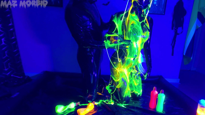 KinkyFemdomTV: Uv natte en rommelige Gimpy dubbel vuistneuken met Patricia X