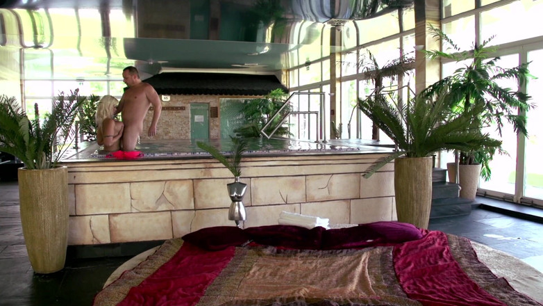 MILF and Big Wet Tits XXX: Büyük Memeli Avcılar - Büyük Memeli Kovalayıcılar Sert Çılgınlık Içinde Büyük Göğüslerini...