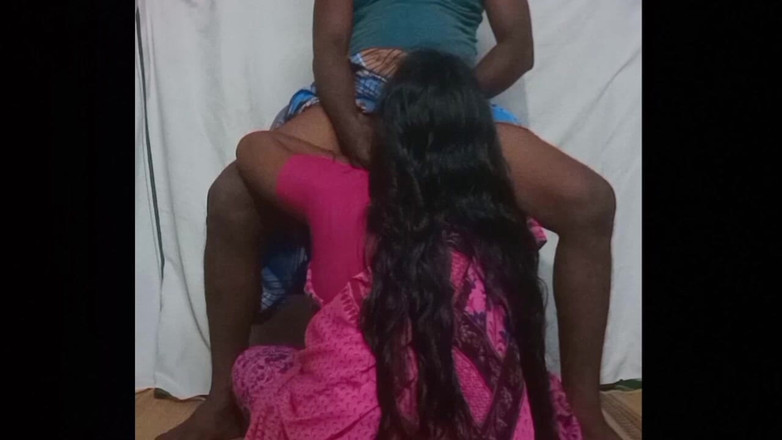 Desi Sathiya: Tamil desi žena v domácnosti Sexy kouření vesnice domácí