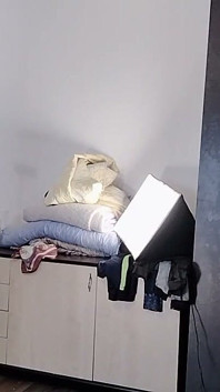 Latina Sexy Se Prueba Y Se Corta La Ropa.
