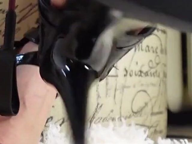 Humiliating Heel Sluts (Raven Willow)