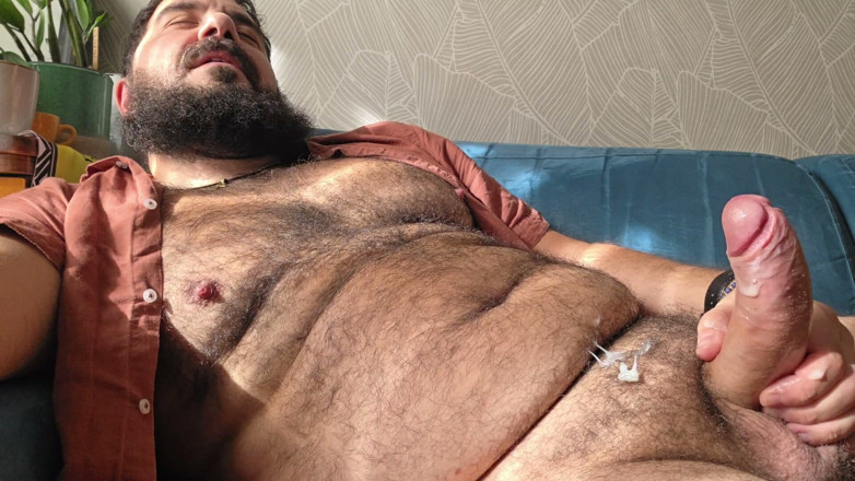 Ulysses the bear: Urso musculoso em casa