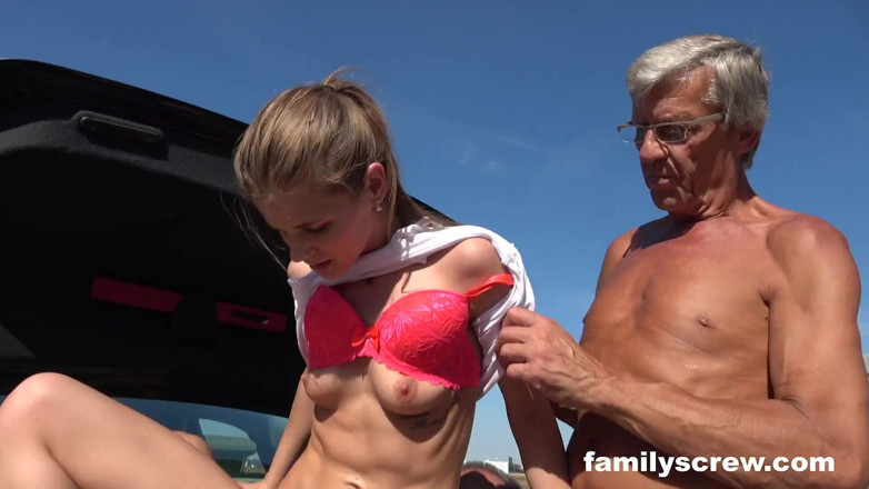 Family Screw: Вулична дівчина трахається з сином від familyscrew