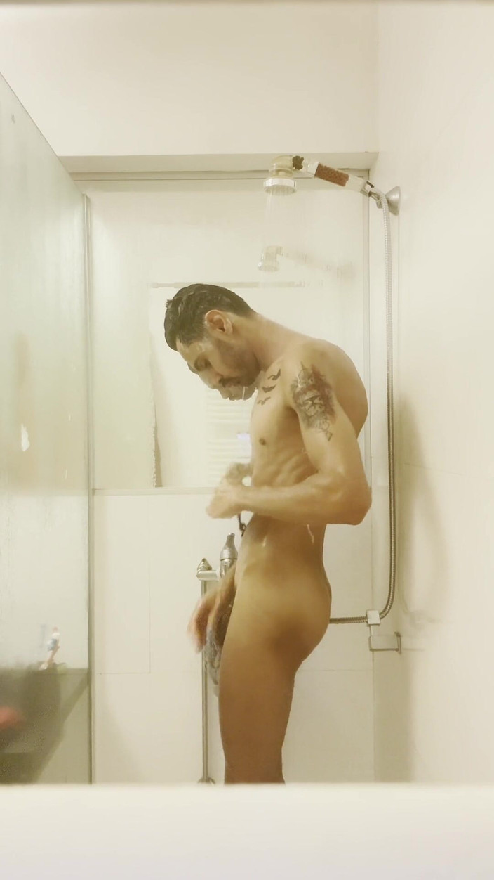 Leandro e Asafe: シャワーを浴びて、搾乳するまでオナニーする