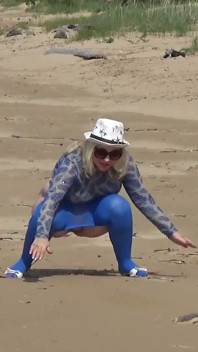 Golden Rain 95 - Piss on Beach