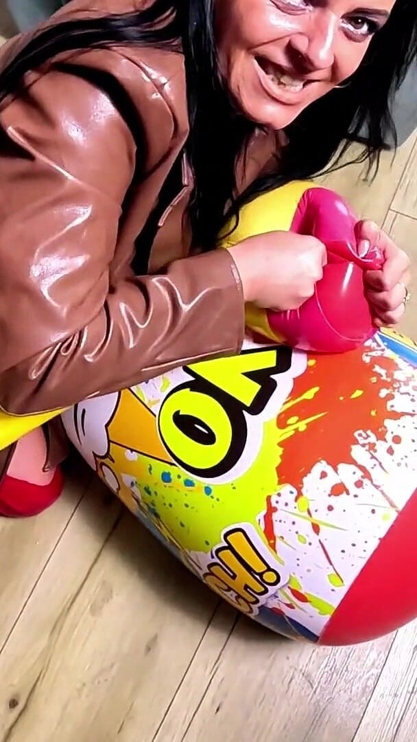 MilfyCalla: Dominantní kožená milf nafukovací smash fetiš. Giant Hammer, Zezadu, Hra...