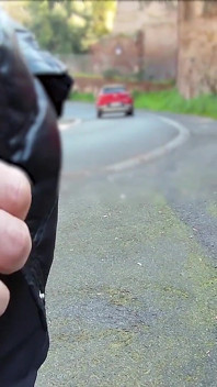 Dick Flash - Ich Ziehe Meinen Schwanz Vor Einem Heißen Mädchen Zwischen Den Autos Auf Der Öffentlichen Straße Heraus