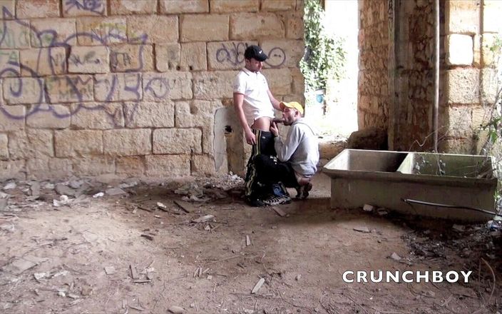 Crunch Boy: Rak pojke knullad av latino twink i exhib utomhus