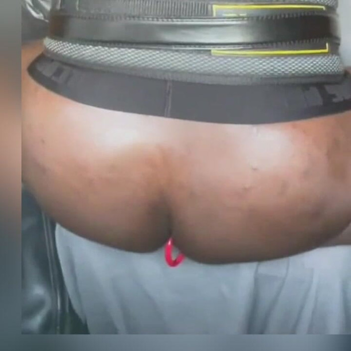 Black mature kinky muscle: Молоко простати з чорною мускулистою дупою