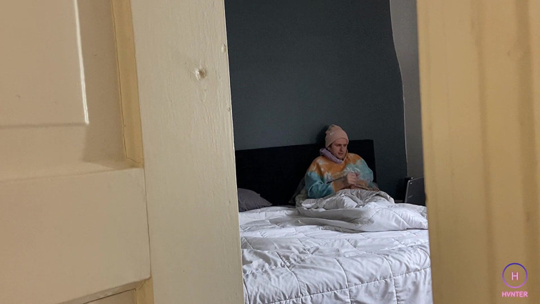 Hvnter: POV : tu es ma coloc et tu me regardes me...