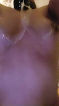 Submisivní MILF ošukaná zezadu s svorkami na bradavky POV (250329b)
