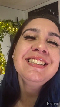 Giganta hambrienta te usa para encontrar más pequeñas y luego te come también