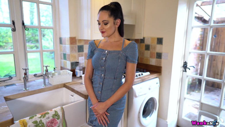 Wank it Now: Bonnie - New Neighbour Welcome