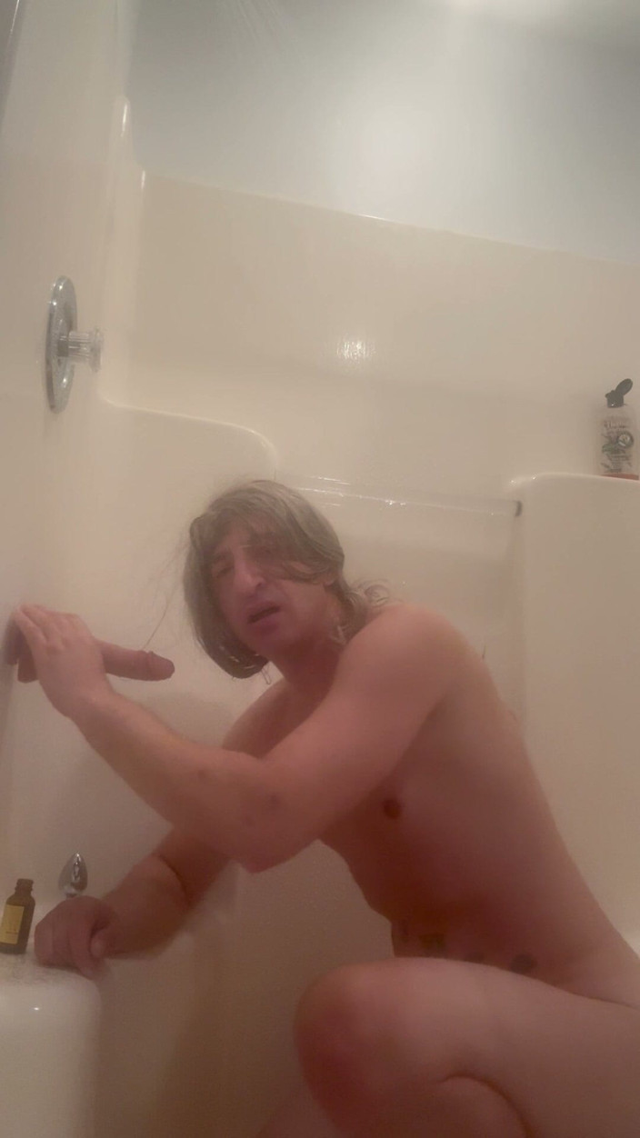 Kinky39: Sprchový kolík a anální hračky