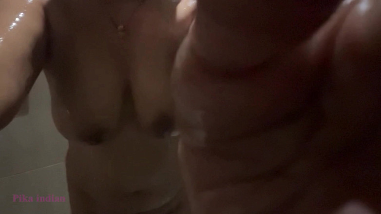 Pikaindian: La calda teen sexy natasha fa vedere doccia sesso in...