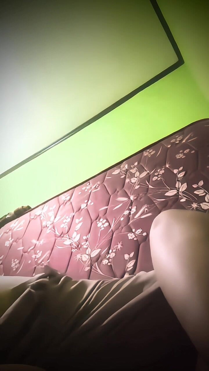 my_wife_chubby: Играю с чувствительными сосками жены с прикосновением. Сделай ее возбужденной и оргазм