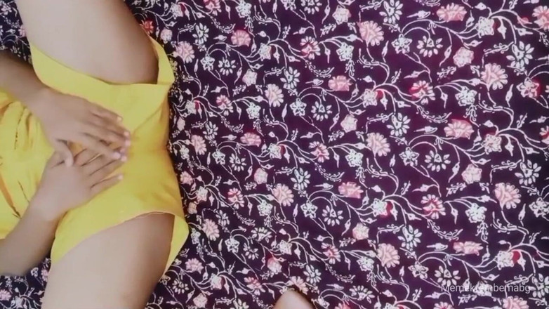 Asian girl videos: Futând o fată drăguță