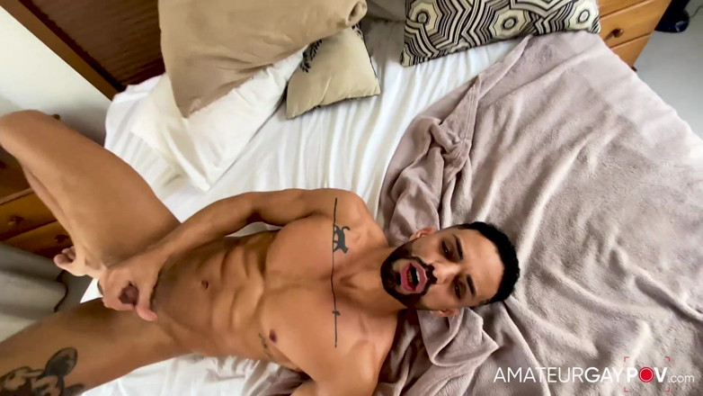Amateur Gay POV: Cel mai sexy băiat de la piscină