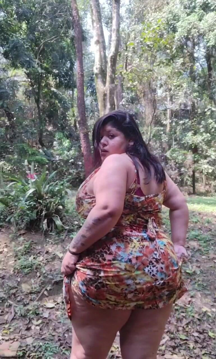Mary Jhuana: BBW Showing off Big Breasts in the Park