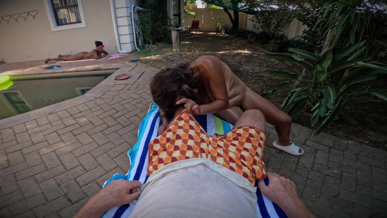 Twisted Nymphs: erkek delileri - rosie ve pam'in seksi havuz partisi - bölüm 2