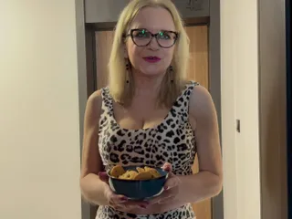 O nouă vecină doamna se prezintă