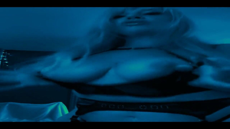 PaintedRose: "Vom ține-ne pe amândoi în starea de spirit.