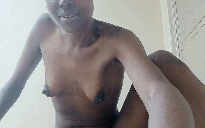 Briita: Masturbuje na otevřeném místě, dokud se nevystříkám