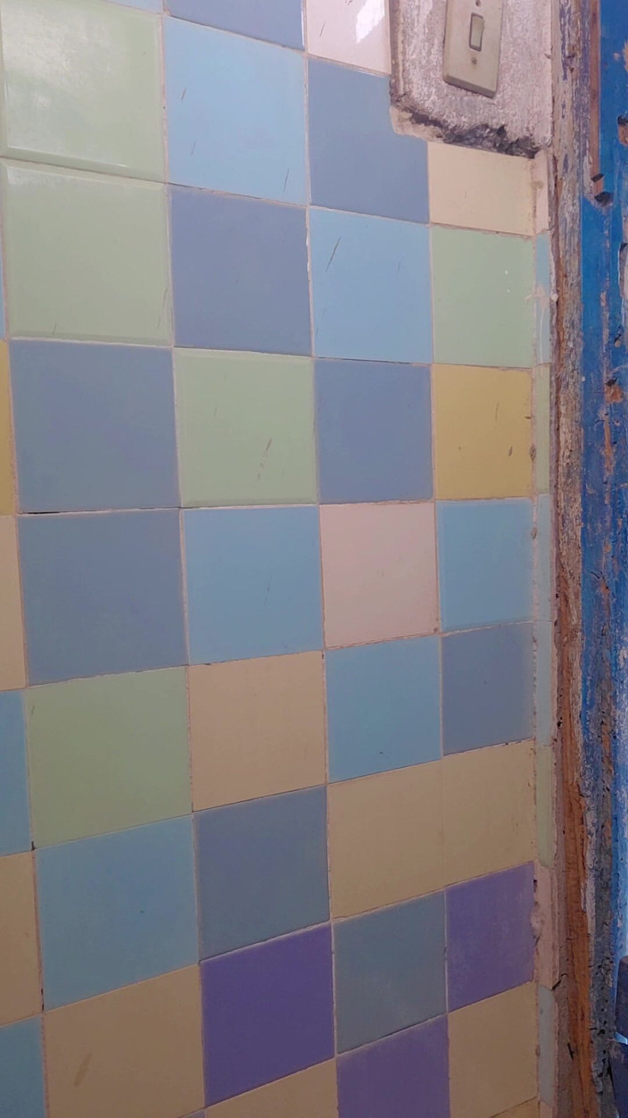 TheBlacKHunterr: Gift anställd hämtar sin kollega på toaletten