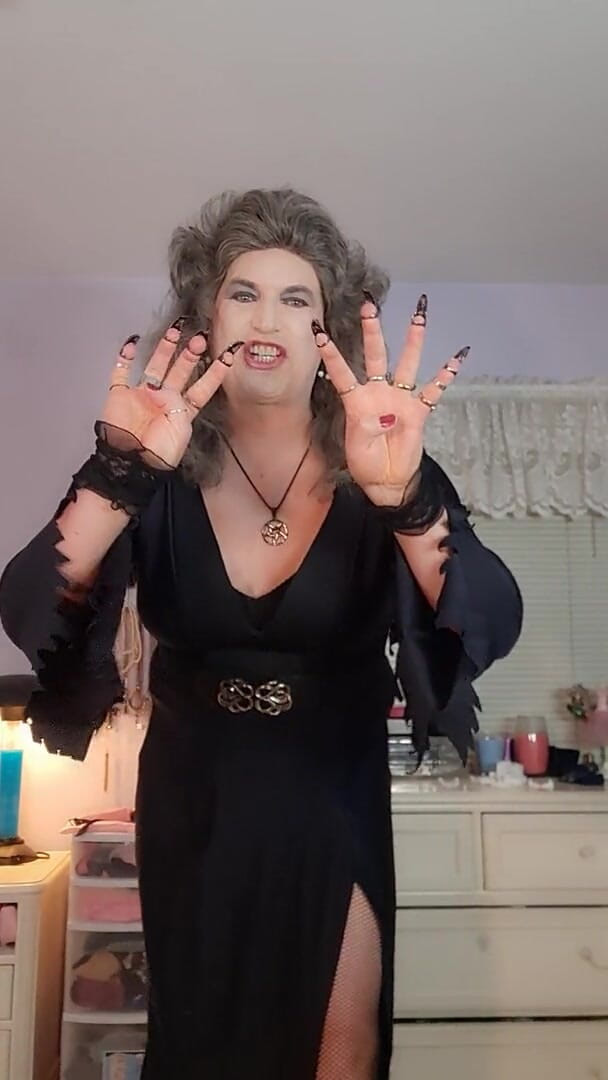 Victoria Lecherri: Happy Halloween From Countess Victoria Queen of the Damned!