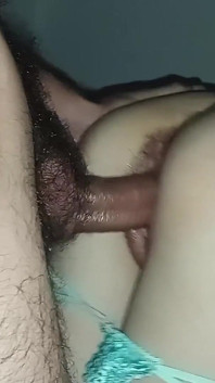 No puedo dejar de follar, me dejo llenar de su semen (video completo)