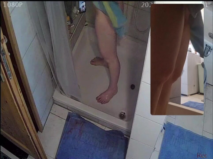 KittieNoOne: Kittienoone 샤워와 자위