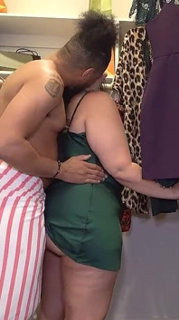 Big Butt White Girl Gets Fucked in Her Closet