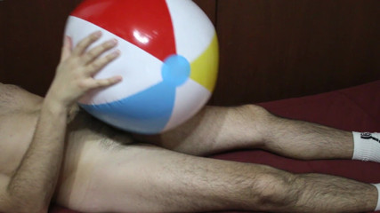 Inflatable Lovers: Fotbal clasic pe plajă