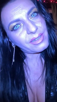 Vampira joi dominação - sussurros gooning, cuspe e obediência