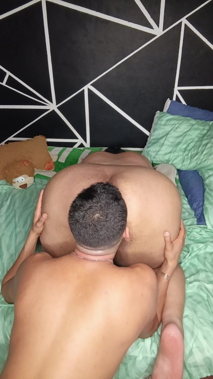 Miia Foxxy: Min heta granne suger min röv väldigt bra