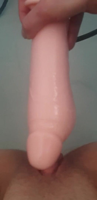 Wet and dirty: Bilik air berehat untuk pepek saya dengan dildo - melancap sudut...