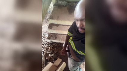 TheBlacKHunterr: На сходах будівлі стався удар об