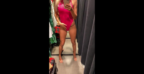 CarryLight: Aujourd’hui, je te laisse me regarder dans la cabine d’essayage