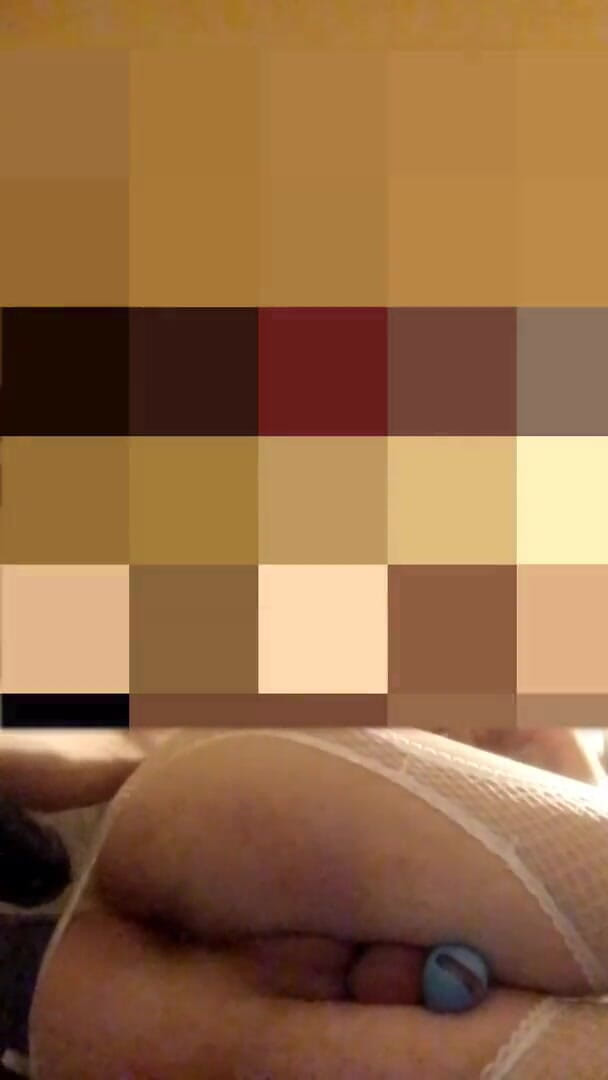 Lumi's: Weiße sissy bestraft ihre eier und dehnt ihren arsch mit...