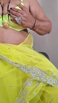 Taboobreakers Shilpa în sari de culoare lămâie