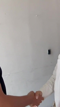 ตัวแทนขายบ้านสาวละตินถูกเย็ดระหว่างพาไปดูบ้านเพื่อขาย