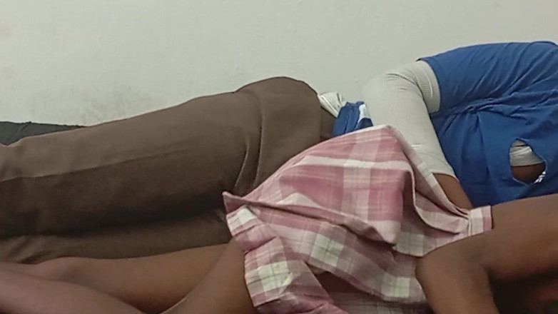 Petite Erotic Africa: Sau giờ học, thiếu niên da đen gầy gò làm tình...