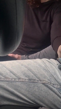 Punheta No Carro Vira Mamada - Hotwife Não Resiste E Recebe Leite Na Boca.
