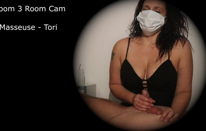 Jerky Sluts: Tori - Room Cam Handjob