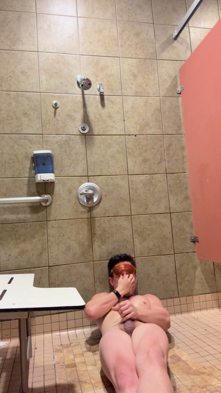 Barenakedmuscles: Barenakedmuscles Owns the Gym Shower - Pecs, V-taper, Tight Ass, Then...