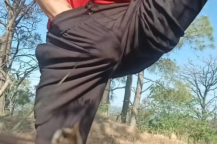 Gangbang straight: Såg mig onanera i skogen och blev urinerad Onm